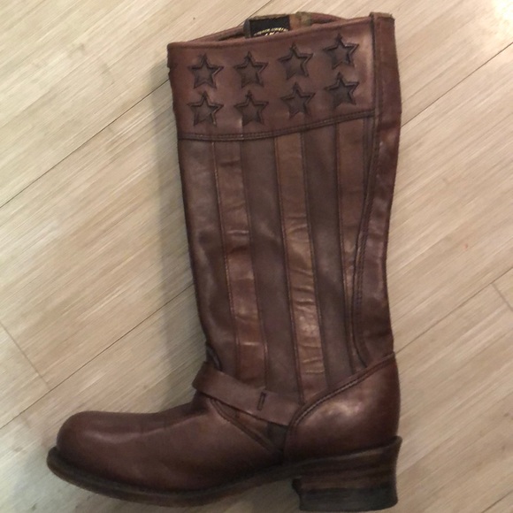 Frye Americana Anniversary Edition - Picture 2 of 16